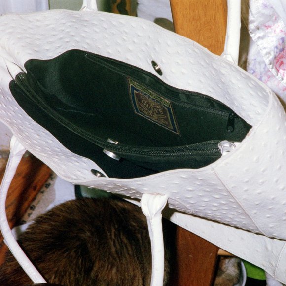 GUIAS Peacock Embossed Leather Ivory Tote Bag - Picture 3 of 3